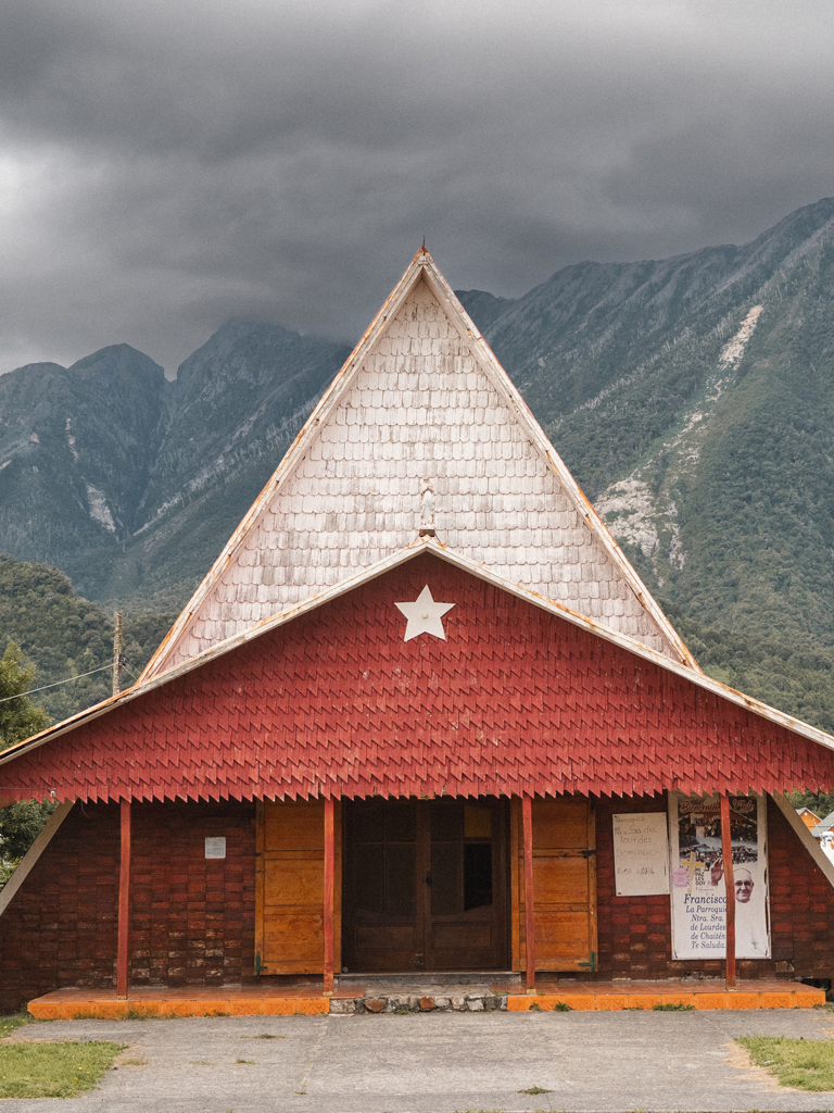 Iglesia Roja de Quemchi: arquitectura singular en Chiloé